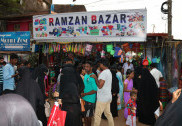بھٹکل رمضان بازار پر عوام کا ہجوم؛ بھٹکل سمیت پاس پڑوس کے علاقوں کی لوگ بھی خریداری کے لئے اُمڈ پڑے (29 ویں رمضان رات کی وڈیو جھلکیاں)