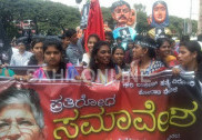 گوری لنکیش قتل کی مخالفت میں مارچ ، میدھا پاٹکر اور یچوری سمیت ہزاروں افراد شریک