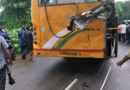 کمٹہ میں مسافر بس اور لاری کے درمیان بھیانک تصادم : کم از کم 3ہلاک ،15زخمی ۔۔ (مزید آپڈیٹ کے ساتھ)