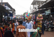 عید الفطر کے پیش نظر بھٹکل رمضان بازار میں عوام کا ہجوم؛ پاس پڑوس کے علاقوں کے لوگوں کی بھی خاصی بڑی تعداد خریداری میں مصروف