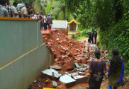 ساحلی کرناٹکا میں زور دار بارش؛ بیندور میں مندرکے کمپائونڈ کی دیوار گرنے سے ایک طالبہ ہلاک؛ سڑکیں تالاب میں تبدیل؛ مینگلور اُڈپی میں ندیاں اُبلنے کی خبریں