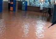 شدید بارش کے بعد منگلورو سنٹرل ریلوے اسٹیشن تالاب میں تبدیل 