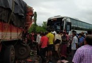 بنگلور سے گوا جانے والی بس کی انکولہ میں ٹرک سے ٹکر؛ دس سے زائد زخمی
