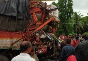 بنگلور سے گوا جانے والی بس کی انکولہ میں ٹرک سے ٹکر؛ دس سے زائد زخمی