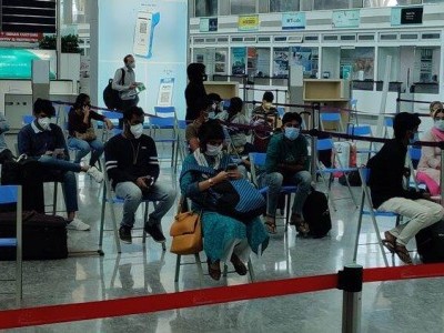 منگلورو :  ہوائی جہاز کا کرایہ چھو رہا ہے آسمان -  گلف جانے والے مسافر ہوگئے پریشان
