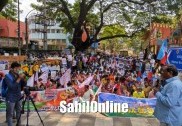 کرناٹکا کے وزیرا علیٰ کے عمل کا ردعمل والے غیر ذمہ دارانہ بیان کےخلاف ریاست بھر میں احتجاج :  بنگلور میں منعقدہ احتجاجی مظاہرے میں وزیراعلیٰ اورہوم منسٹر کو دستور کی یاد دھانی کرائی گئی