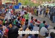 کرناٹکا کے وزیرا علیٰ کے عمل کا ردعمل والے غیر ذمہ دارانہ بیان کےخلاف ریاست بھر میں احتجاج :  بنگلور میں منعقدہ احتجاجی مظاہرے میں وزیراعلیٰ اورہوم منسٹر کو دستور کی یاد دھانی کرائی گئی
