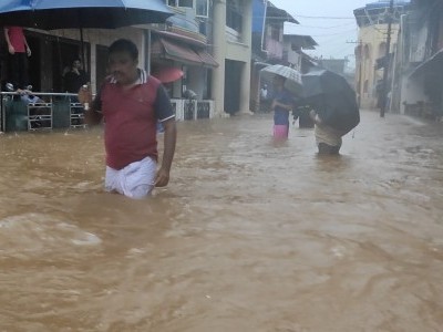 Heavy and  continous rain in Bhatkal; landslide at Muttalli; flood like situation; Roads and streets turns into ponds