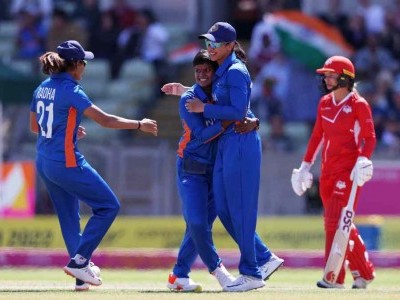 CWG women's cricket: Harmanpreet-led India beat England by four runs to enter final