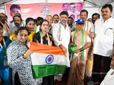 بنگلور:  بی جے پی کو کانگریس کا جواب؛  یوم آزادی کے موقع پر  کانگریس کی طرف سے قومی پرچم، کیپ اور ٹی شرٹ بالکل مفت دینے کا اعلان