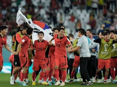  فیفا ورلڈ کپ : یوراگوئے  اور کیمرون میچ جیتنے کے بعد بھی باہر 