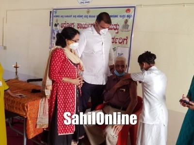 Bhatkal MLA Sunil Naik launched the vaccination drive precaution dose for Health Care Workers, Front line workers, Senior citizens at Government Hospital
