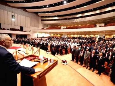 عراق میں نئی پارلیمنٹ کا پہلا اجلاس ہنگاموں کی نذر۔ بھگدڑ اور افراتفری کے درمیان اسپیکر کا انتخاب