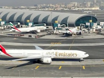 دبئی ائرپورٹ پر ٹلا بڑا حادثہ؛ انڈیا جانے والی دو ہوائی جہاز ایک ساتھ  رن وے پر آگئی تھی