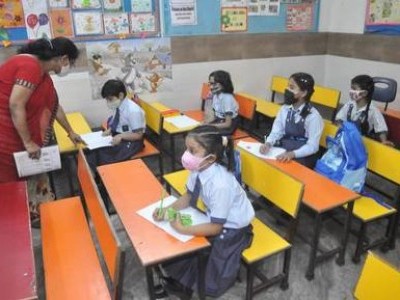 منگلورو : بڑھتے کووڈ معاملات کا شاخسانہ : ایک ہفتہ کے لئے بند کردئے گئے 5 اسکول اور 1 کالج 