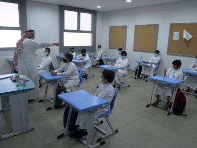 سعودی عرب: دو برس بعد اسکولوں میں واپسی پر طلبہ کا اظہارِ مسرت