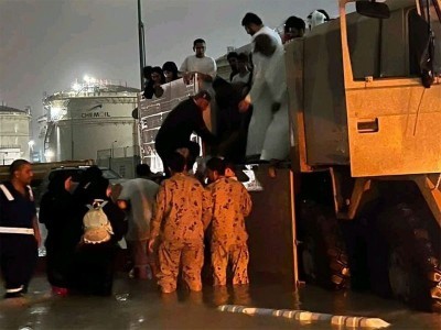 متحدہ عرب امارات کی ریاست فجیرہ میں شدید بارش، ملازمین کو گھر سے کام کرنے کی ہدایت