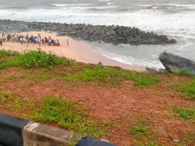 Byndoor: One killed another missing, after car falls into Arabian sea at Maravanthe beach under Gangoli police station limit
