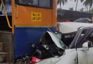 کنداپور کے قریب ناوندہ میں  بھٹکل کی کار بس سے ٹکراگئی؛  تین زخمی