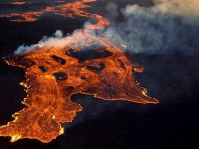 دنیا کا سب سے بڑا فعال آتش فشاں ماونا لوا تقریباً 40 سال بعد پھر پھٹنا شروع