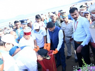 Governor Thawarchand Gehlot flags off International Beach Cleaning Drive