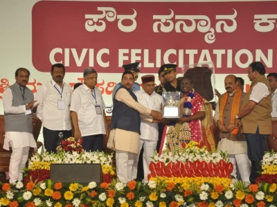 Felicitation function ‘Poura Sanmana’ (civic honour) organised by the Hubli-Dharwad Municipal Corporation to President Droupadi Murmu