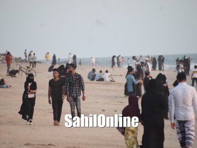 Crowds at Bhatkal Jali beach to get relief from the extreme heat and celebrate Eid Ul Fitr
