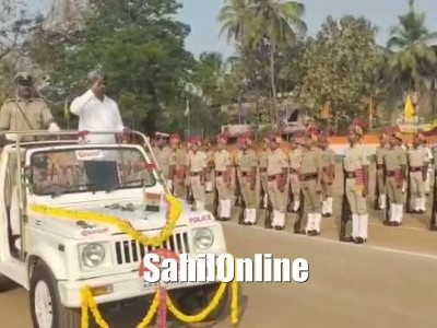Uttara Kannada district In-charge Minister Kota Srinivas Poojary unfurls Tricolour at Karwar