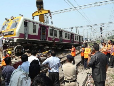 متھرا ٹرین حادثہ: لاپروائی سامنے آنے کے بعد 5 ریلوے ملازمین معطل، تحقیقات کے لیے 4 رکنی ٹیم تشکیل