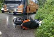 کاروار: بس کو اوور ٹیک کرنے کی کوشش میں  بائک سوار اُسی بس کی زد میں آکر ہلاک