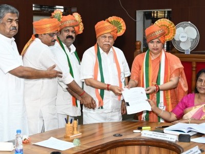 Dr. Anjali Nimbalkar files nomination for Uttara Kannada lok sabha seat, challenges BJP's claim on saffron
