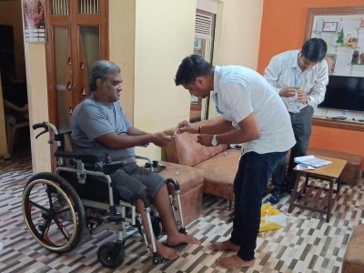 اڈپی - چکمگلورو حلقے میں عمر رسیدہ افراد، معذورین نے اپنے گھر سے کی ووٹنگ