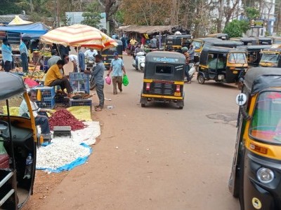 بھٹکل سنڈے مارکیٹ: بیوپاریوں کا سڑک پر قبضہ - ٹریفک کے لئے بڑا مسئلہ 