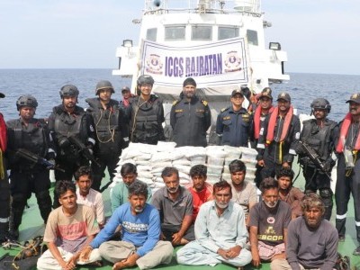 گجرات کے سمندر میں این سی بی اور اے ٹی ایس کی بڑی کارروائی، 80 کلو منشیات کے ساتھ 14 پاکستانی گرفتار