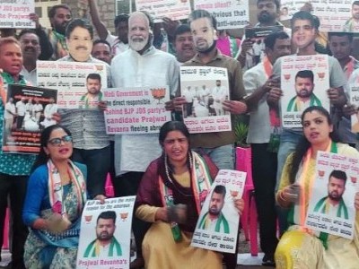 کرناٹک جنسی اسکینڈل سے سیاسی گھماسان،پر جول ریونا   ملک سے فرار،کئی خواتین کے جنسی استحصال کا الزام
