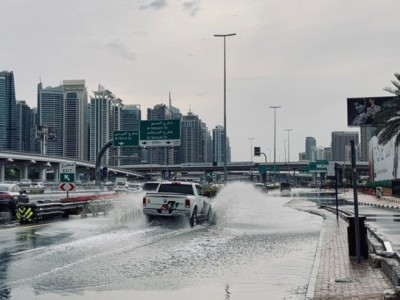 دبئی سمیت متحدہ عرب امارات کے کئی علاقوں میں زوردار بارش؛ مزید بارشوں کا الرٹ جاری