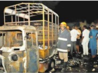 بینگلورو میں کباڑ کے شیڈ میں بھڑکی آگ - تین افراد زندہ جل گئے - پانچ شدید زخمی 