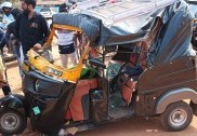 بھٹکل شمس الدین سرکل کے قریب بس اور آٹو رکشہ کی ٹکر؛ آٹو ڈرائیور شدید زخمی
