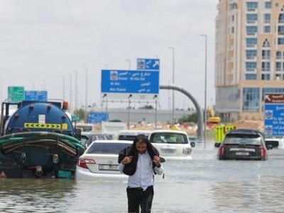 متحدہ عرب امارات شدید بارش کا امکان ،تعلیمی اداروں میں تعطیلات کا اعلان