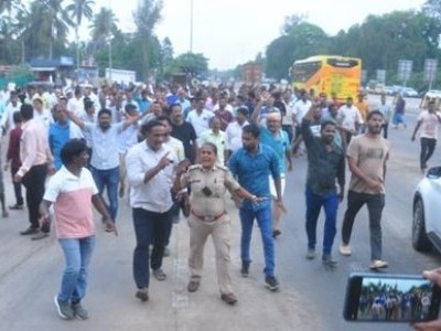 کنداپور: گوڈمی ٹول گیٹ پر مقامی گاڑیوں سے ٹول وصولی کے خلاف زبردست احتجاجی مظاہرہ