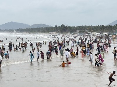 Tourist surge at Murdeshwar ahead of monsoon: Govt efforts boost popularity of iconic spot