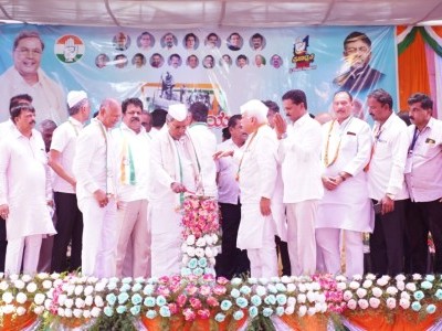 Karnataka CM Siddaramaiah lashes out in Mundgod: Modi branded as master of lies, BJP as factory of lies