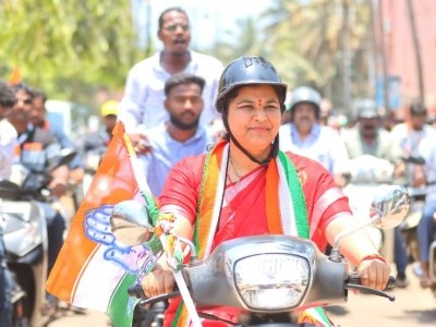 Uttara Kannada Congress Candidate Dr. Anjali Nimbalkar's Karwar Road Show